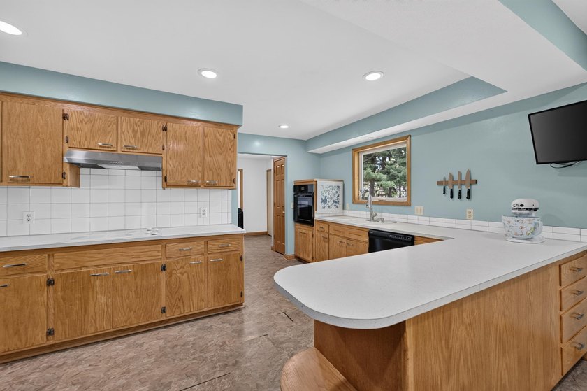 Welcome home to this charming 3-bedroom ranch in the heart of - photo 12