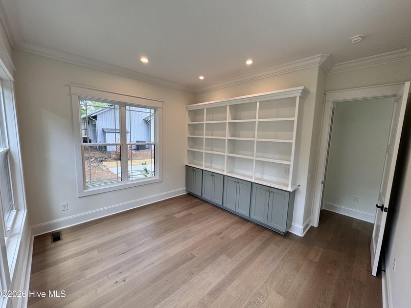 Stunning 4,052 Sf 2-story home with exceptional features inside - photo 17