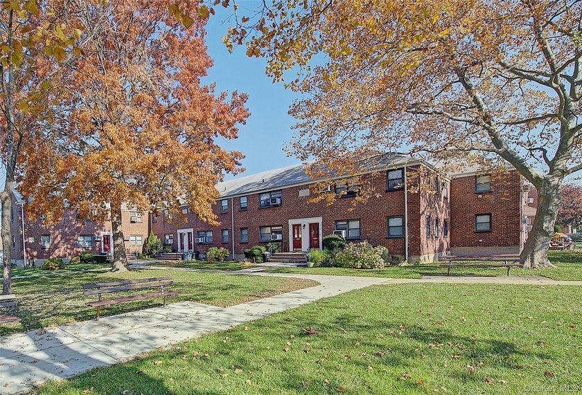 Welcome to this beautifully updated home featuring a 2-bedroom - photo 22