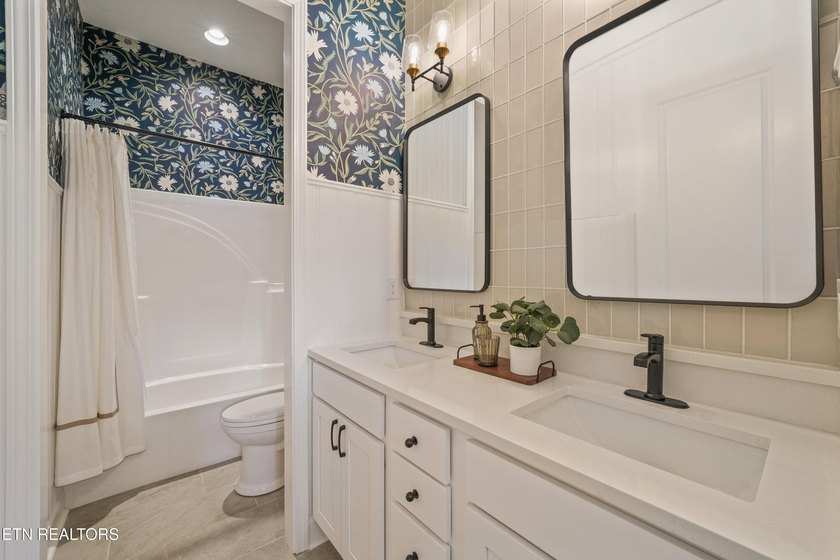 Step inside this beautifully updated ranch, built just two years - photo 23