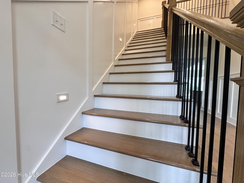 Stunning 4,052 Sf 2-story home with exceptional features inside - photo 27