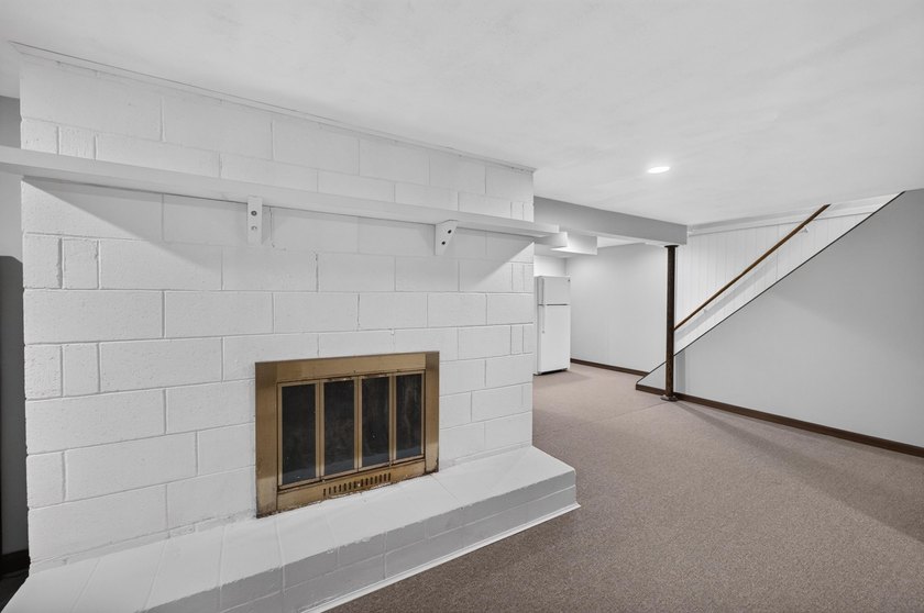 Welcome home to this charming 3-bedroom ranch in the heart of - photo 30