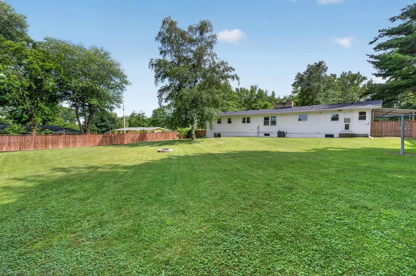 Welcome home to this charming 3-bedroom ranch in the heart of - photo 32