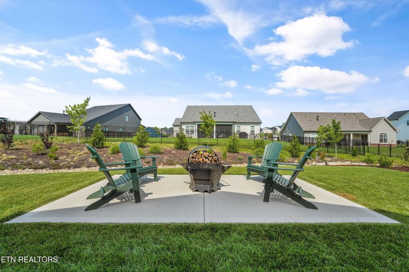 Step inside this beautifully updated ranch, built just two years - photo 33