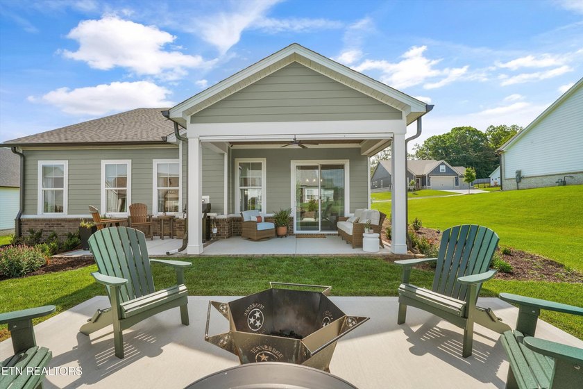 Step inside this beautifully updated ranch, built just two years - photo 34