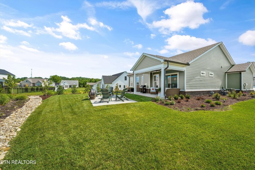 Step inside this beautifully updated ranch, built just two years - photo 36