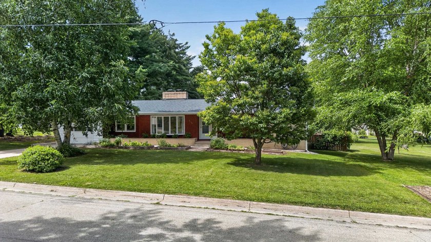 Welcome home to this charming 3-bedroom ranch in the heart of - photo 41