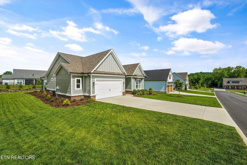 Step inside this beautifully updated ranch, built just two years - photo 45