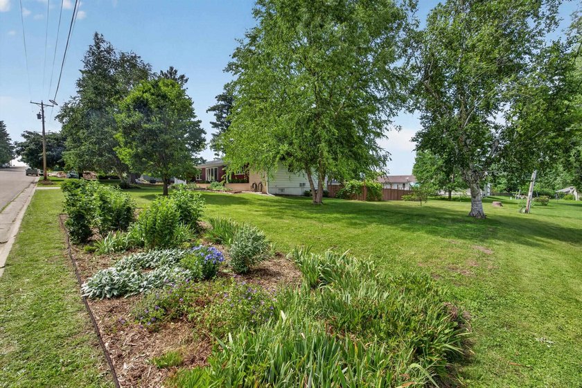 Welcome home to this charming 3-bedroom ranch in the heart of - photo 46