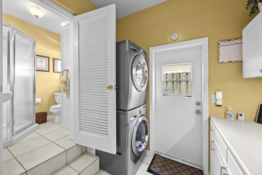 Beautiful 3BR/2BA CBS home with NO HOA-perfect as a primary - photo 37