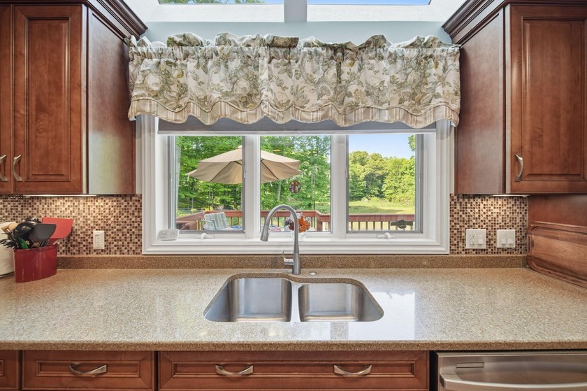 Impressive charm, character &amp; updates throughout this stunning - photo 16