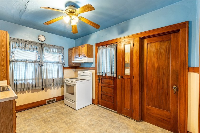 Another Rockin' Rochester Property! Grandma's House is finally - photo 22