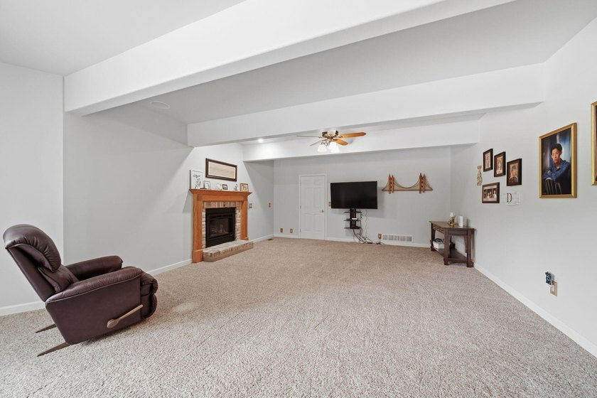 Impressive charm, character &amp; updates throughout this stunning - photo 22