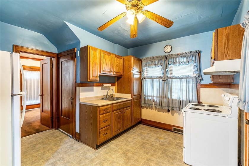 Another Rockin' Rochester Property! Grandma's House is finally - photo 23