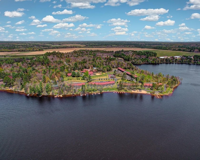 Your Eagle River Chain getaway awaits at Wild Eagle Lodge! This - photo 23