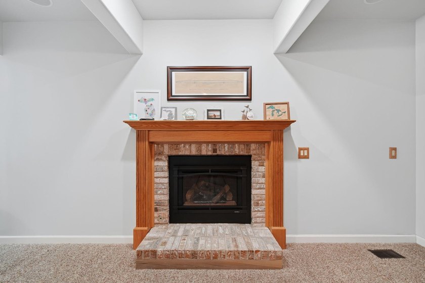 Impressive charm, character &amp; updates throughout this stunning - photo 23
