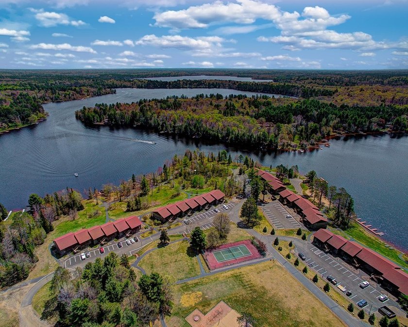 Your Eagle River Chain getaway awaits at Wild Eagle Lodge! This - photo 25