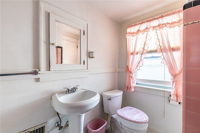 Another Rockin' Rochester Property! Grandma's House is finally - photo 29