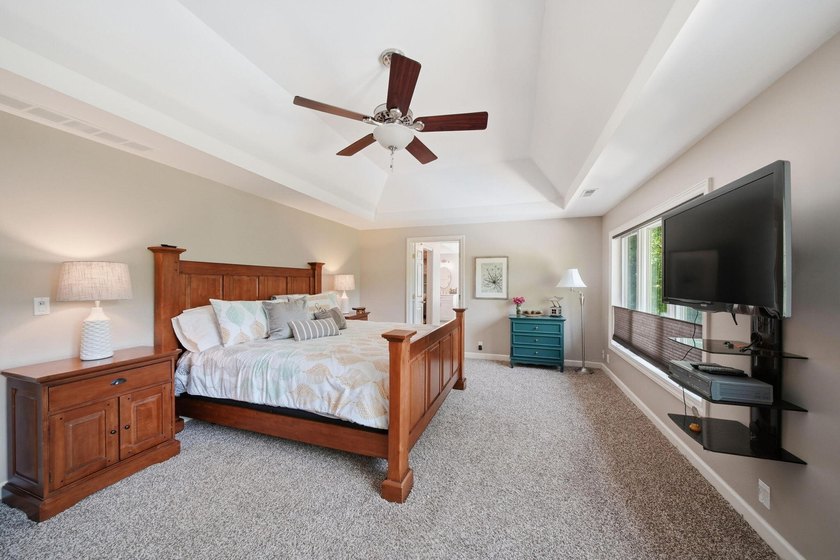 Impressive charm, character &amp; updates throughout this stunning - photo 32