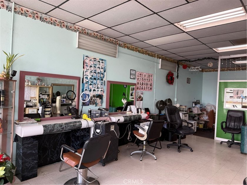 BUSINESS OPPORTUNITY IN A PRIME LOCATION OF NORTH TORRANCE!!!! - photo 5