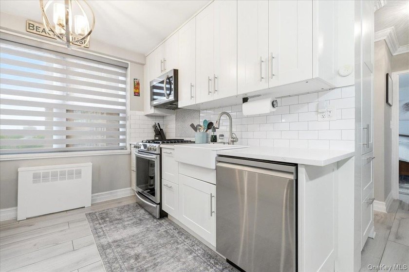 Welcome to this rarely available, most coveted, south facing - photo 18
