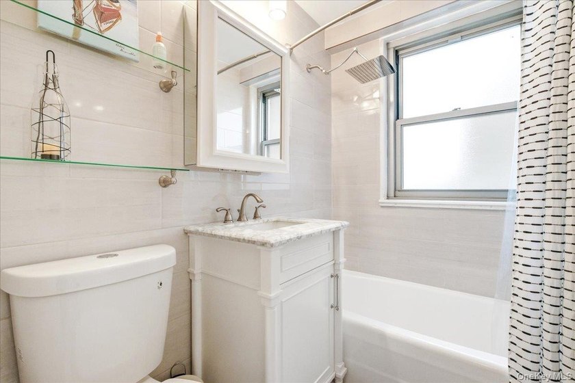 Welcome to this rarely available, most coveted, south facing - photo 22