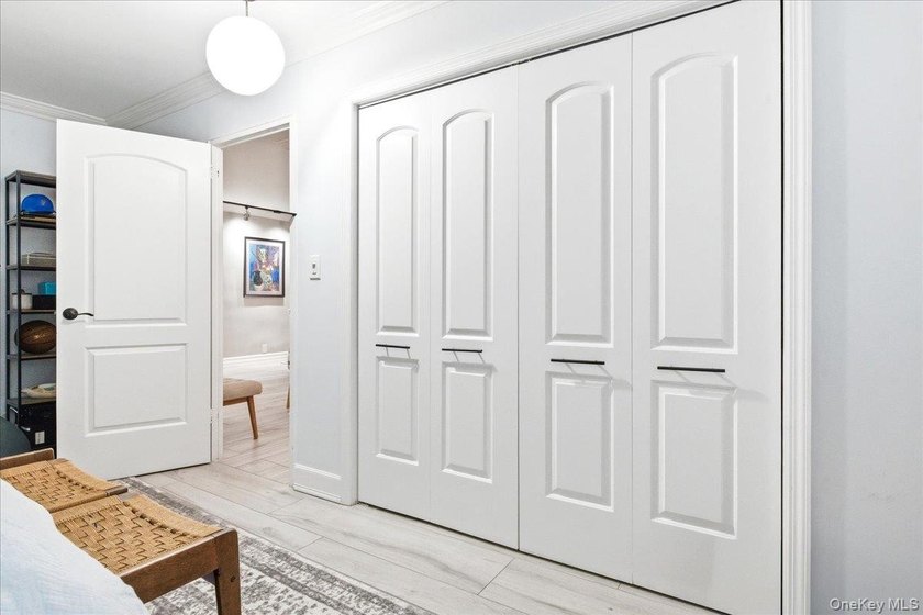 Welcome to this rarely available, most coveted, south facing - photo 25