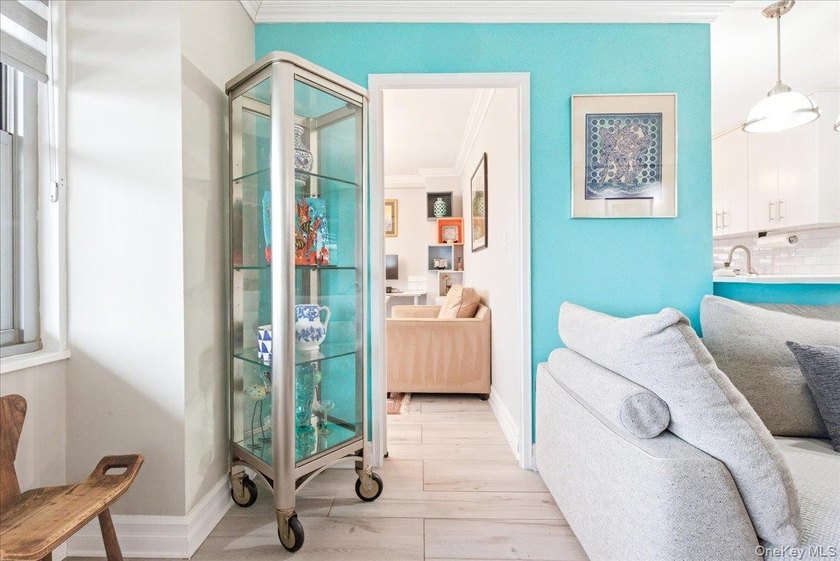 Welcome to this rarely available, most coveted, south facing - photo 26