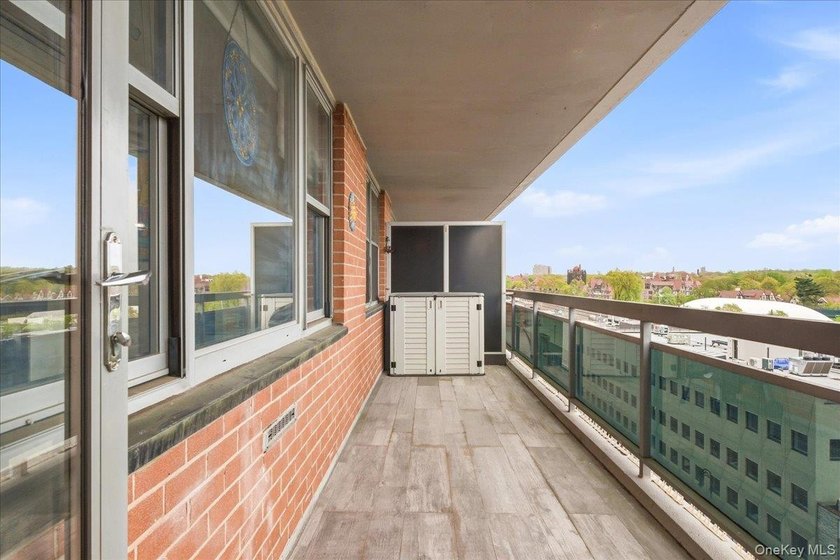 Welcome to this rarely available, most coveted, south facing - photo 30