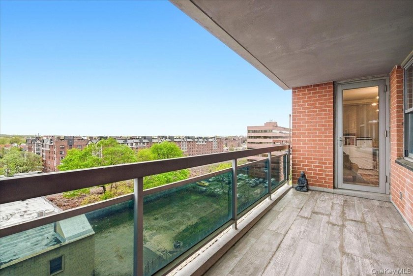 Welcome to this rarely available, most coveted, south facing - photo 33