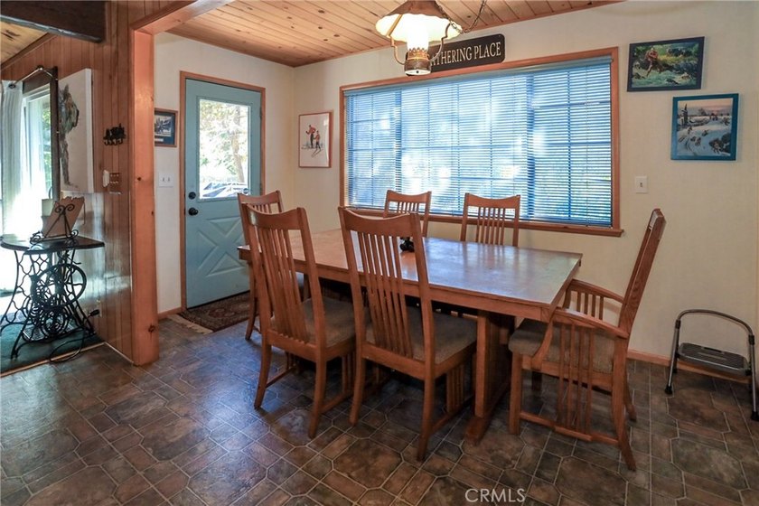 Mountain charm meets modern comfort in this well-maintained - photo 11