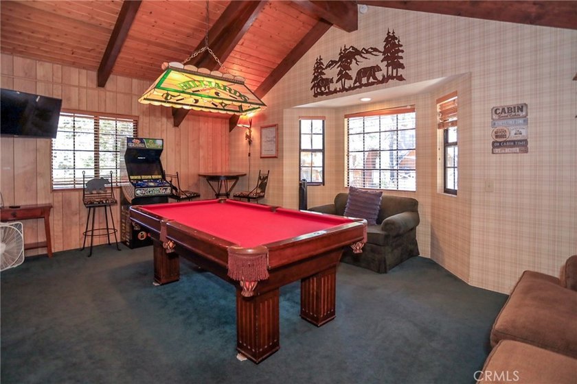 Mountain charm meets modern comfort in this well-maintained - photo 18