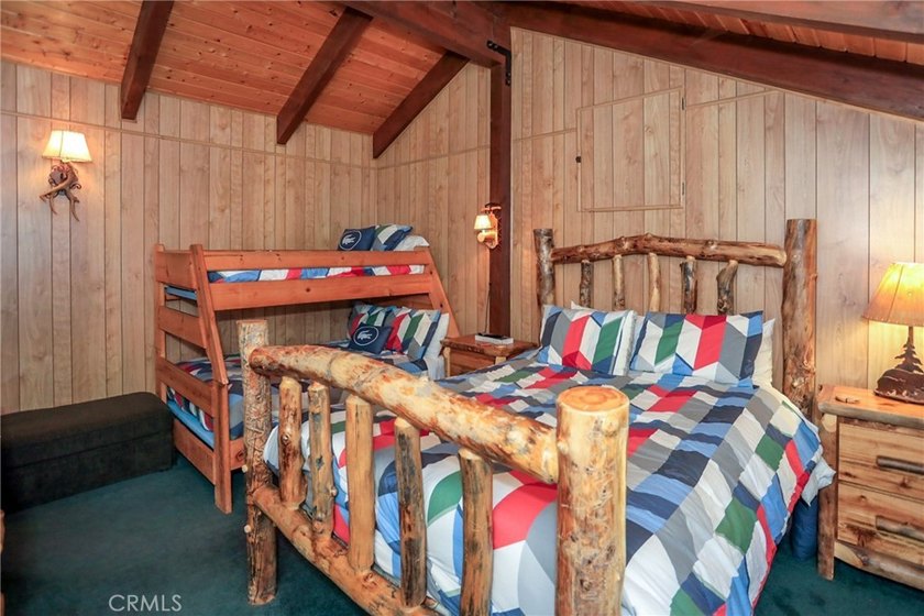 Mountain charm meets modern comfort in this well-maintained - photo 21