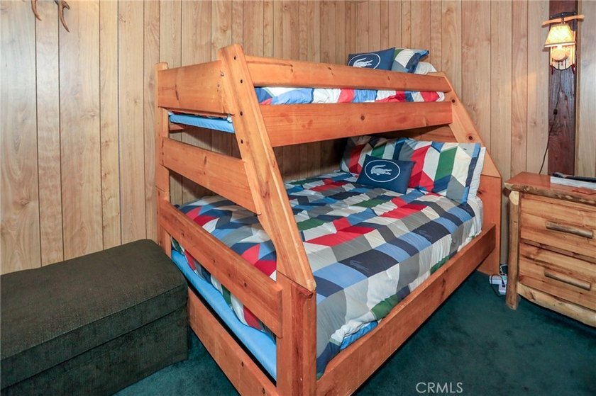 Mountain charm meets modern comfort in this well-maintained - photo 23