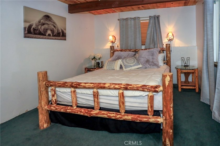 Mountain charm meets modern comfort in this well-maintained - photo 29