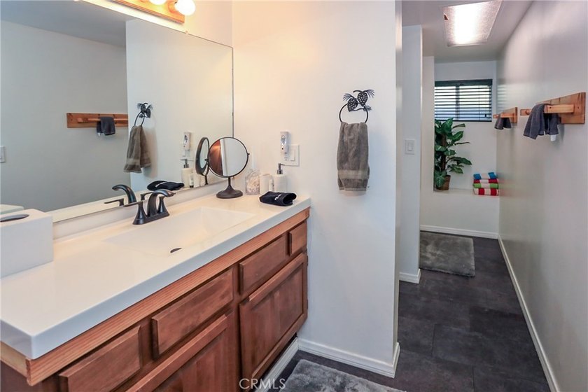 Mountain charm meets modern comfort in this well-maintained - photo 33