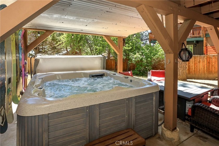 Mountain charm meets modern comfort in this well-maintained - photo 37