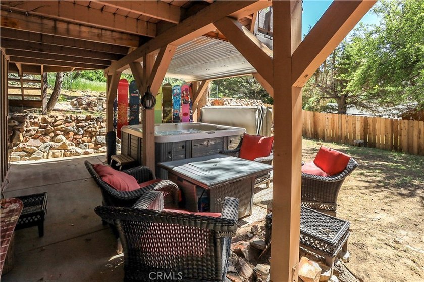 Mountain charm meets modern comfort in this well-maintained - photo 38