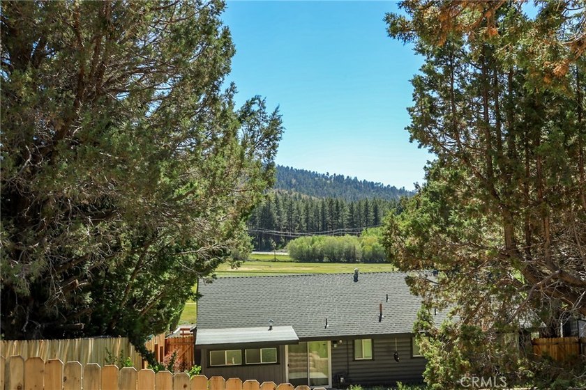 Mountain charm meets modern comfort in this well-maintained - photo 42