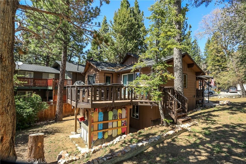 Mountain charm meets modern comfort in this well-maintained - photo 43