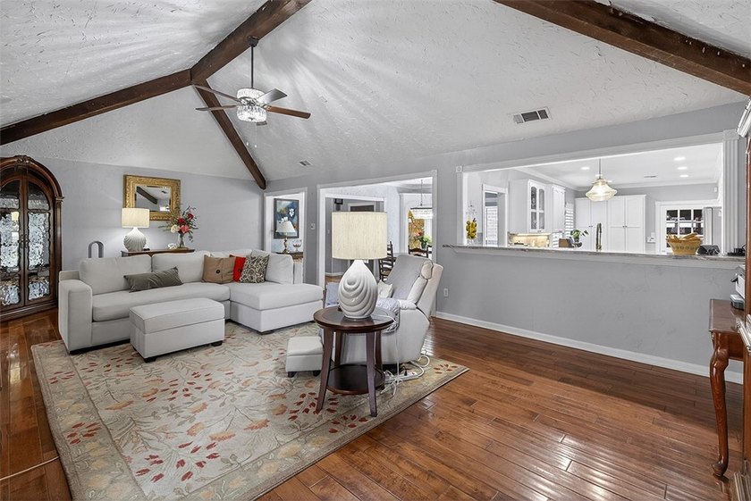 From the moment you walk in, this beautiful home is sure to - photo 2