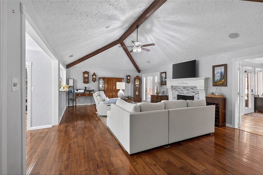 From the moment you walk in, this beautiful home is sure to - photo 3
