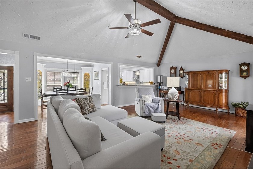 From the moment you walk in, this beautiful home is sure to - photo 5