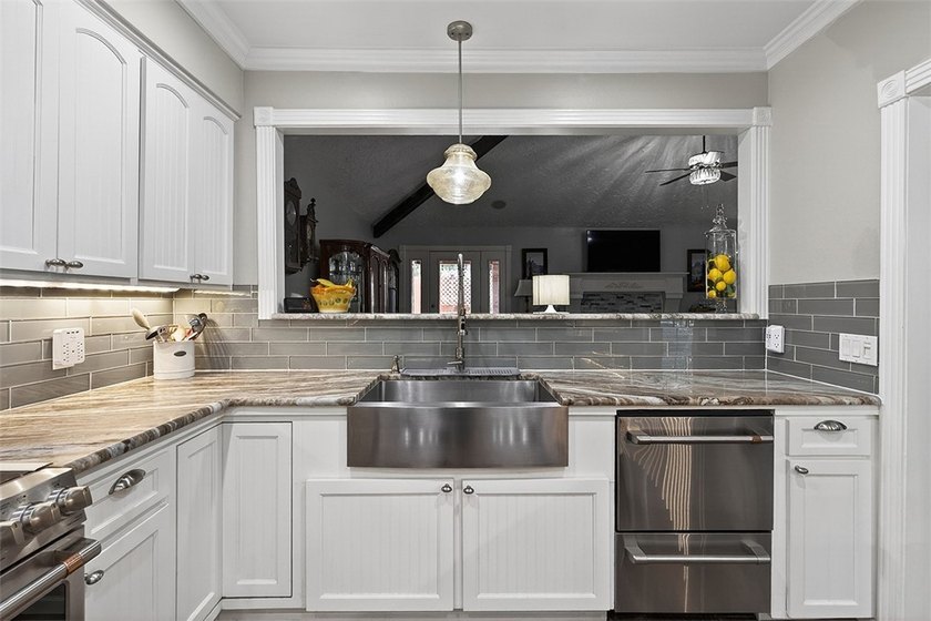 From the moment you walk in, this beautiful home is sure to - photo 8
