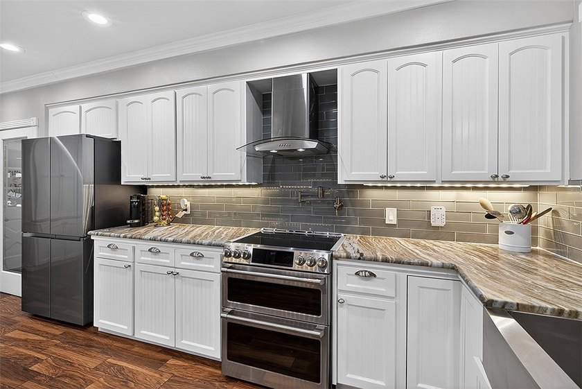 From the moment you walk in, this beautiful home is sure to - photo 9