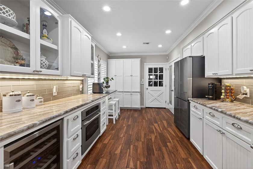From the moment you walk in, this beautiful home is sure to - photo 10