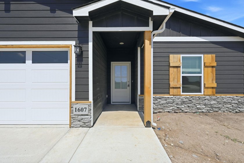 Welcome to the Cleveland floor plan by Liberty Communities! This - photo 3