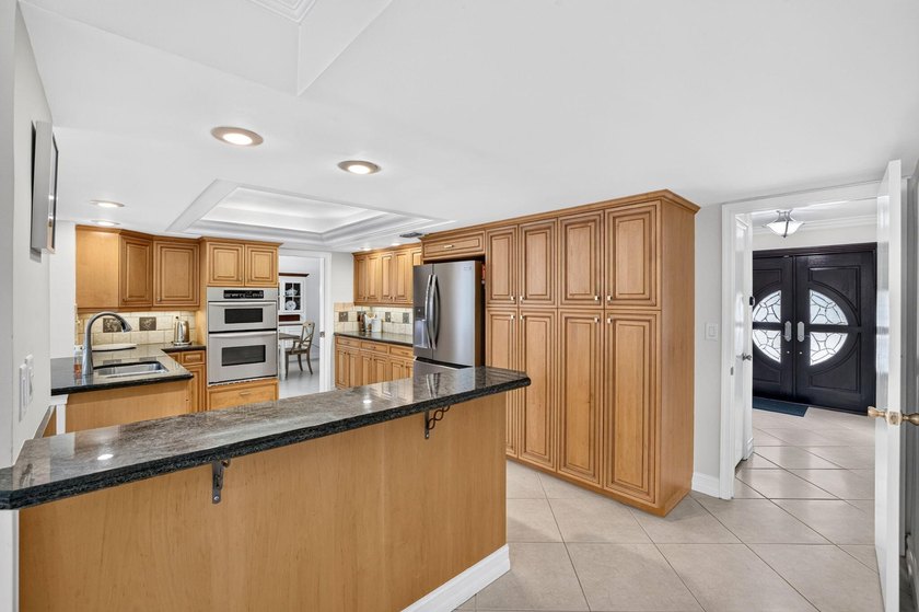 MOVE-IN READY! Rare waterfront retreat on a quiet cul-de-sac in - photo 19