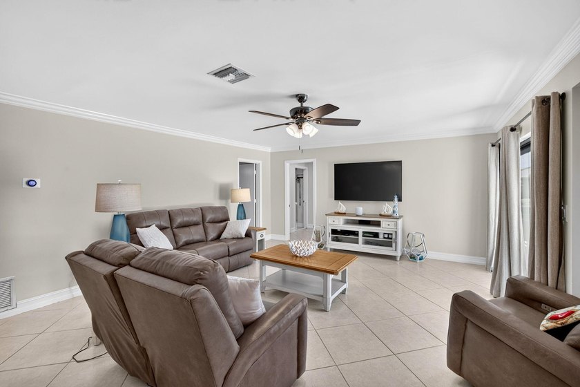 MOVE-IN READY! Rare waterfront retreat on a quiet cul-de-sac in - photo 21
