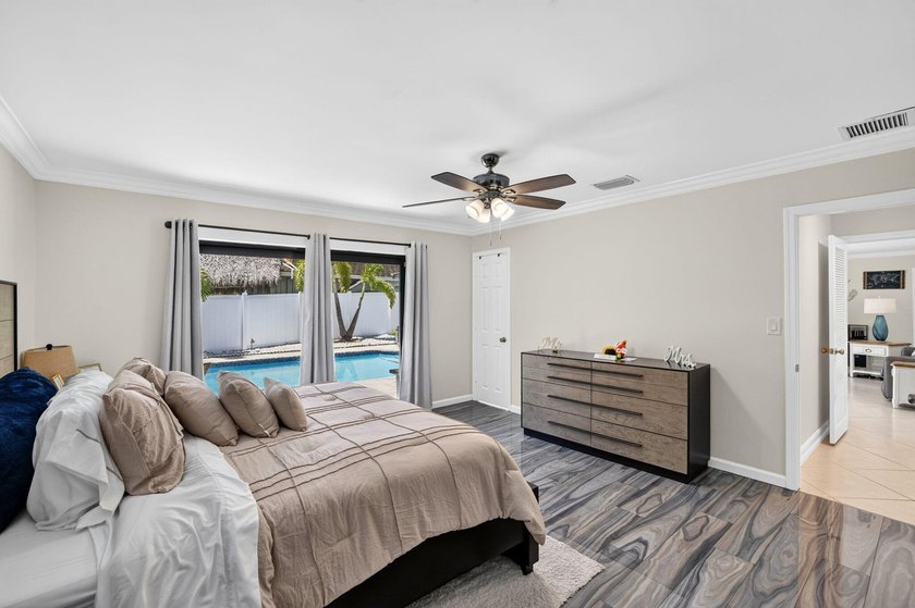 MOVE-IN READY! Rare waterfront retreat on a quiet cul-de-sac in - photo 26